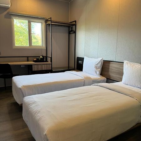 Conjioo Hotel Sumbawa Managed By Mhm Maluk エクステリア 写真