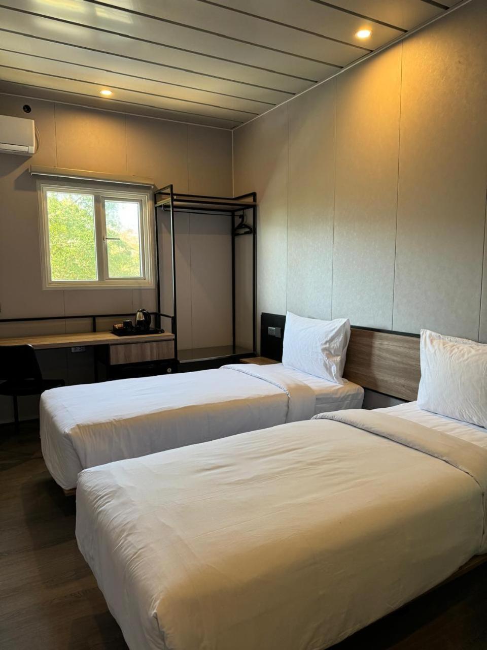 Conjioo Hotel Sumbawa Managed By Mhm Maluk エクステリア 写真