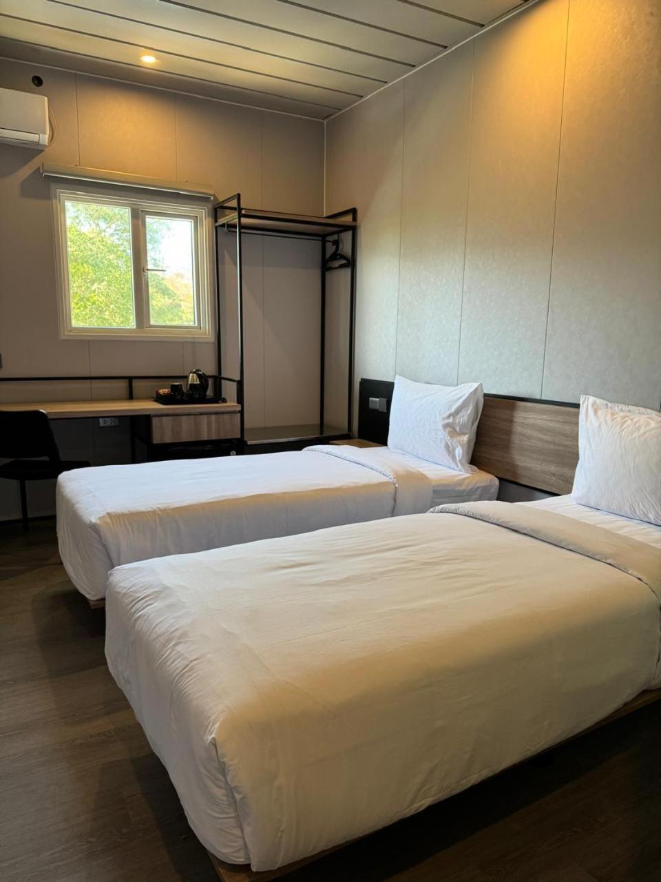 Conjioo Hotel Sumbawa Managed By Mhm Maluk エクステリア 写真